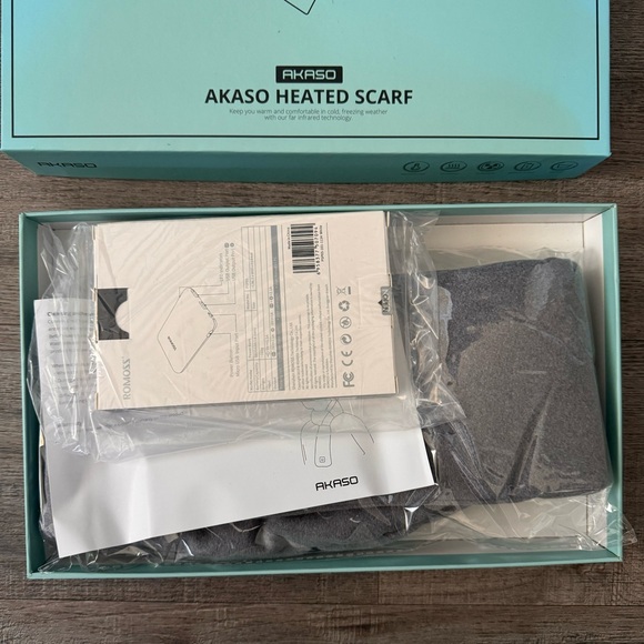 NWT AKASO Dark Grey Heated Scarf ✨ - Picture 3 of 5